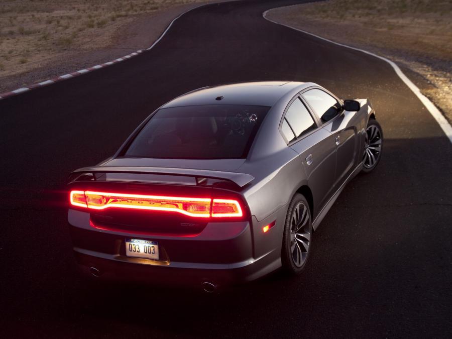  Dodge Charger SRT8 2011 года  (фото 8 из 22)